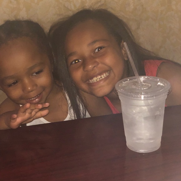 Meet your Posher, Desiree - Picture 2 of 2